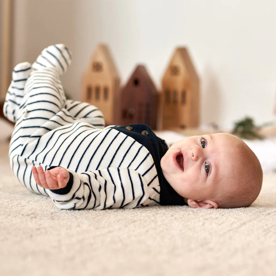 Petit lem - Dormeuse en velours blanc cassé à rayures bleues, 3 et 6 mois