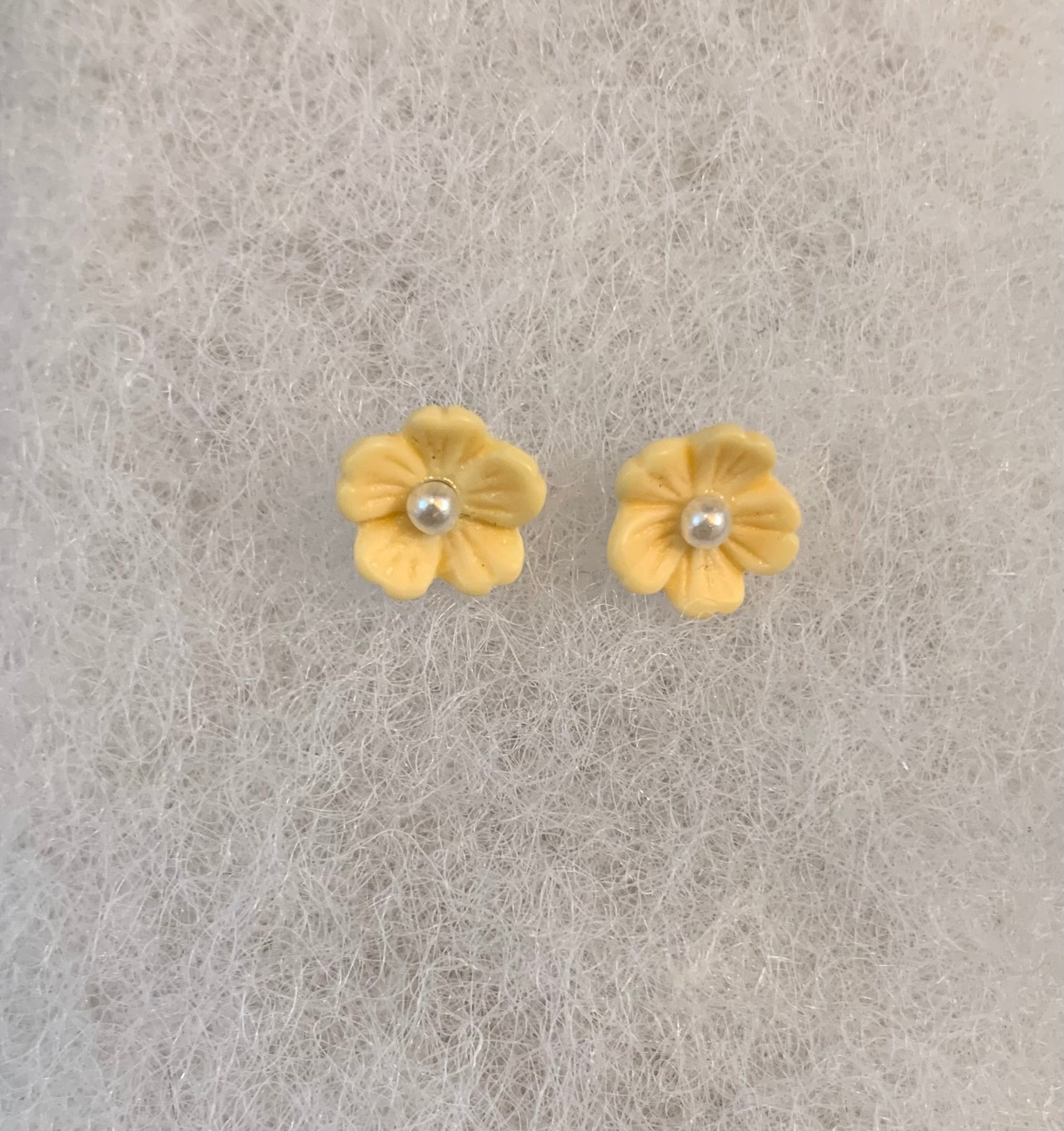 Bijoux Doigts de fée- boucles d'oreilles- petites fleurs jaunes
