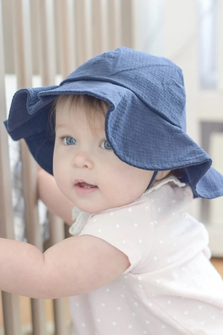 Mini bretzel- chapeau de soleil pour bébé marine